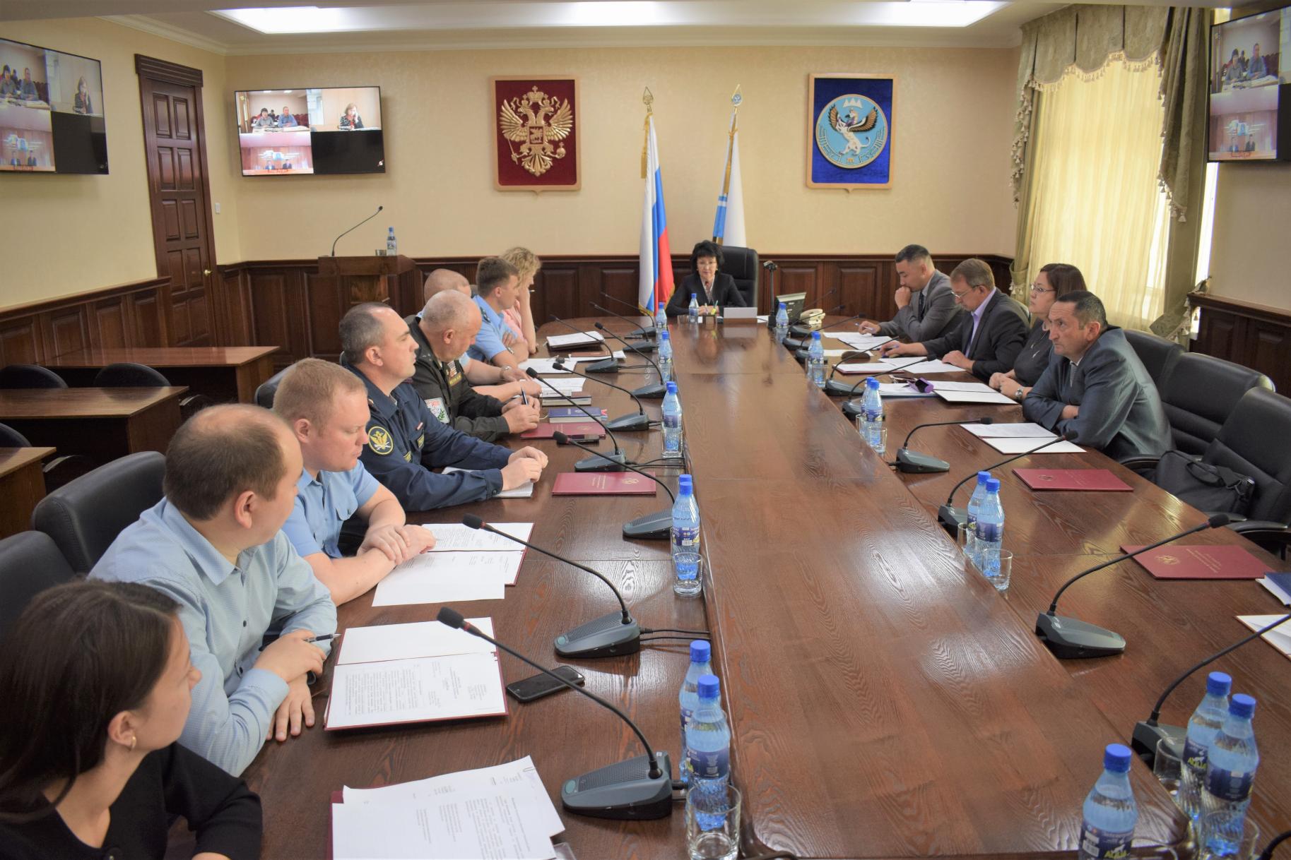 В Правительстве Республики Алтай обсудили борьбу с экстремизмом 