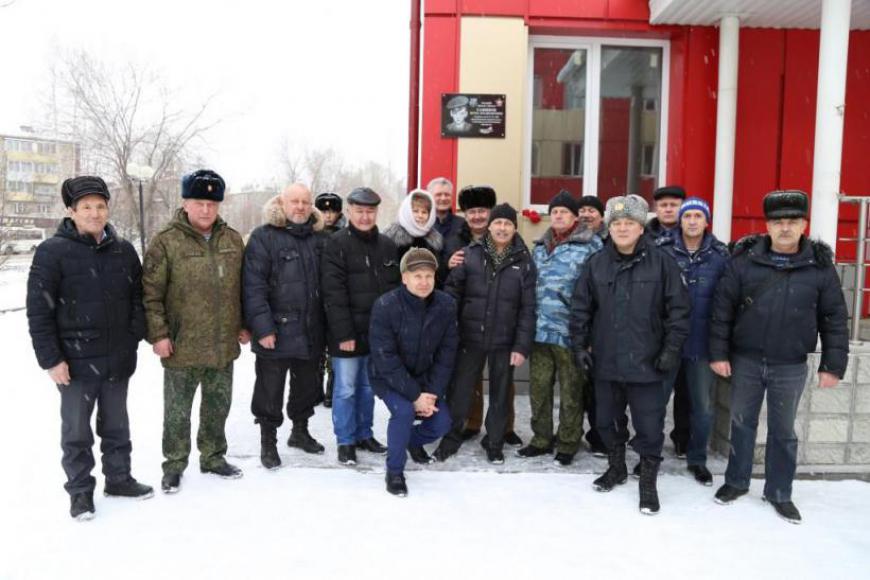В Горно-Алтайске состоялось открытие мемориальной доски Игорю Савинову