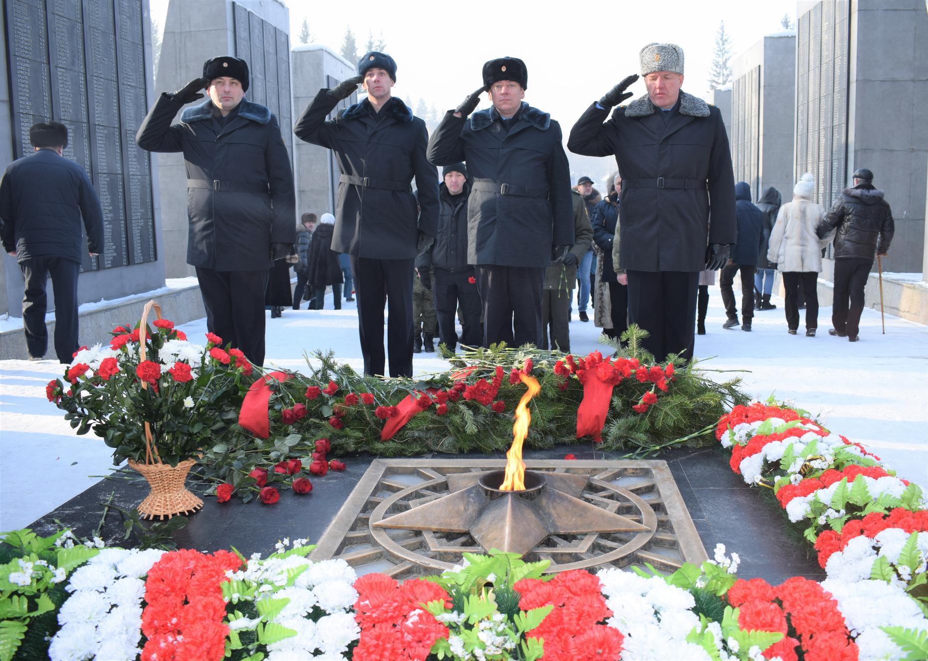 Жители Горно-Алтайска отметили 75-летие победы в Сталинградской битве