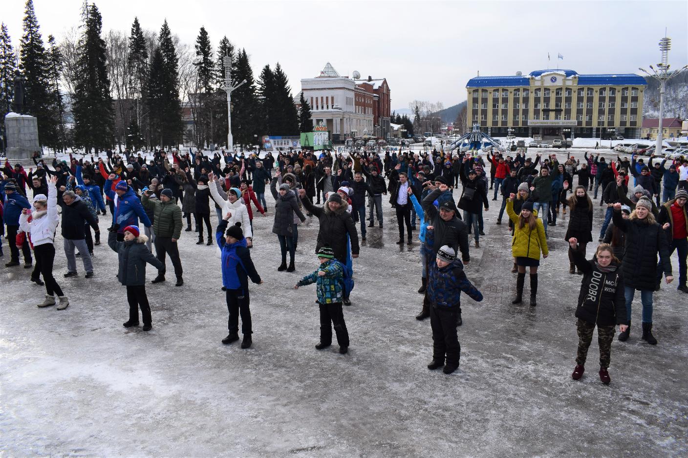 Жители Республики Алтай присоединились к Всероссийской акции «Межнациональная зарядка 180318»