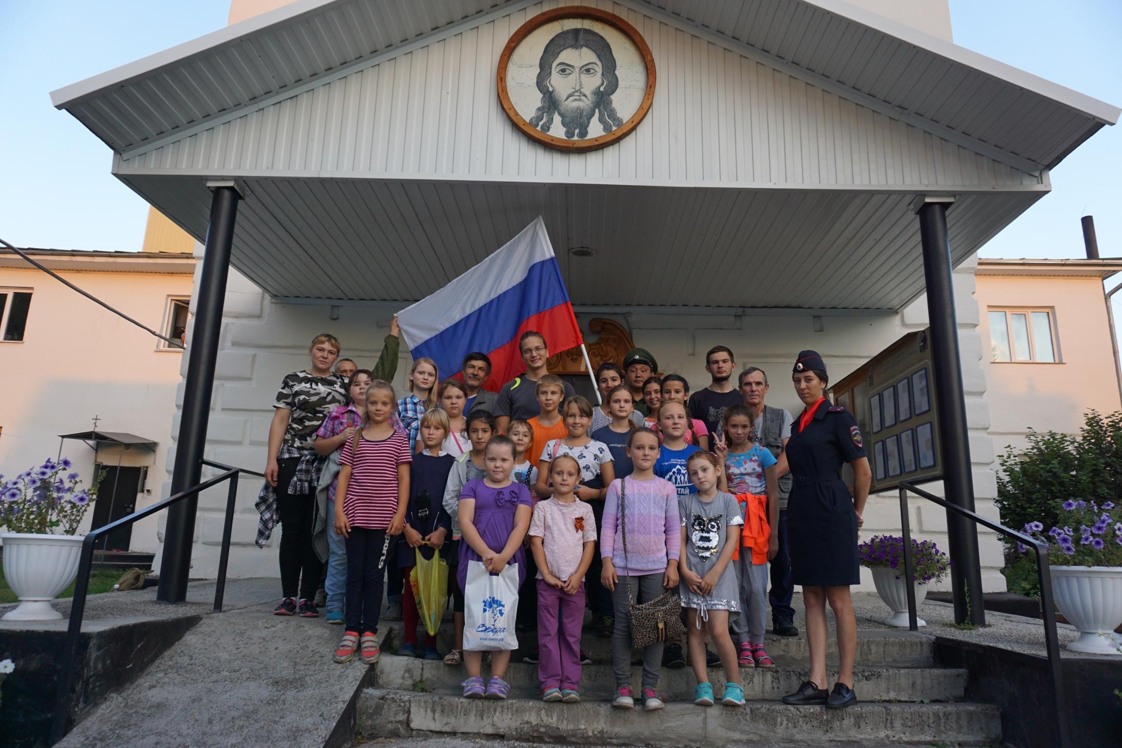 Духовно-просветительский центр «Лепта» провел квест-игру ко Дню государственного флага Российской Федерации в Майме