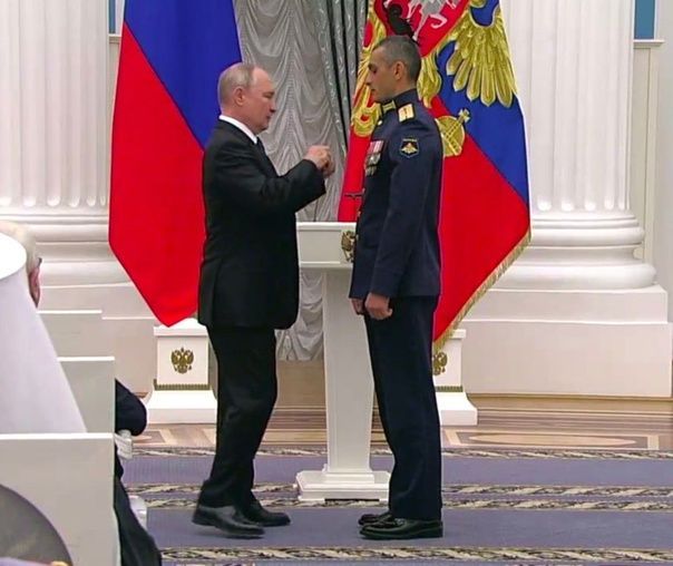 Офицер из Республики Алтай Данияр Джартанов указом президента за подвиги во время спецоперации награжден Звездой Героя России.