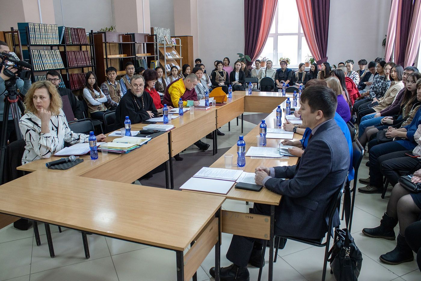 В Горно-Алтайске прошел круглый стол «Письменная культура Алтая»