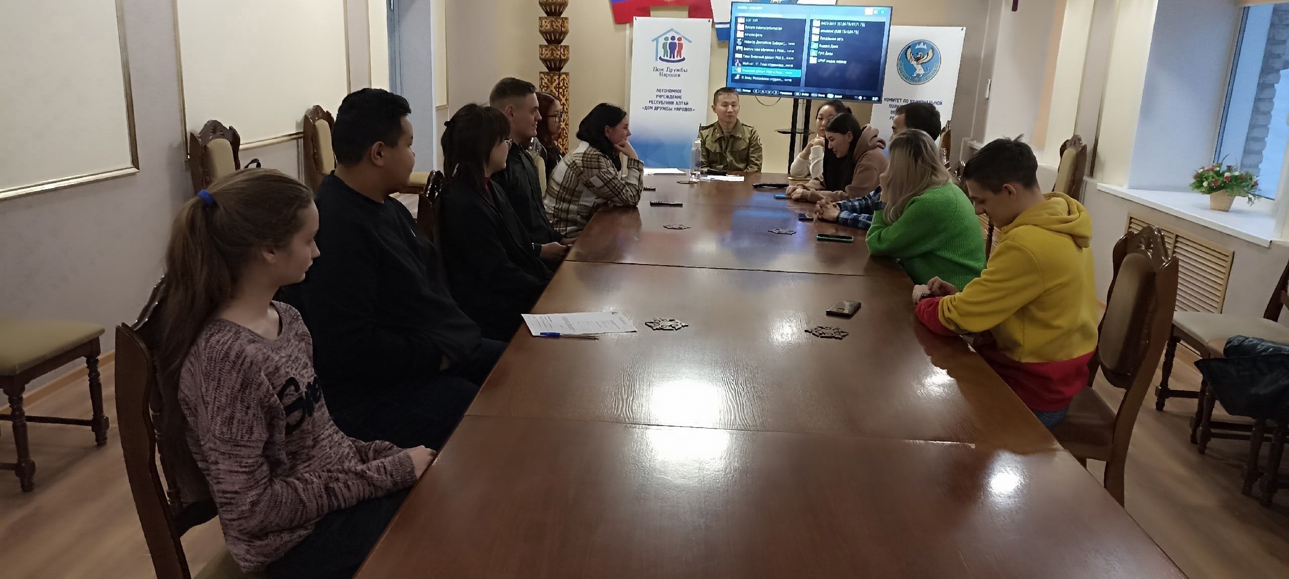 В Доме Дружбе народов состоялась встреча со студентами образовательных учреждений Республики Алтай